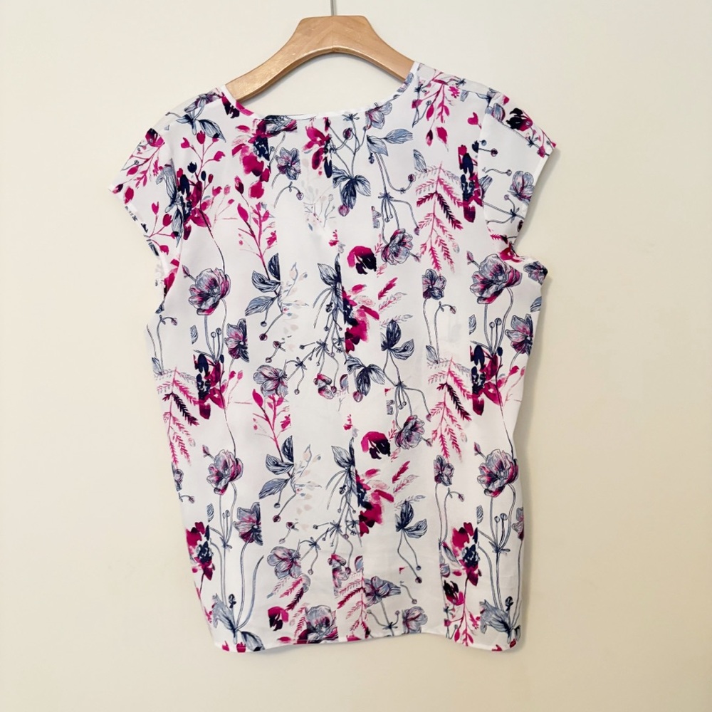 Ivanka Trump Womens  Blouse Multicolored Flutter Sleeve Floral V-neck Size Small - Picture 9 of 10